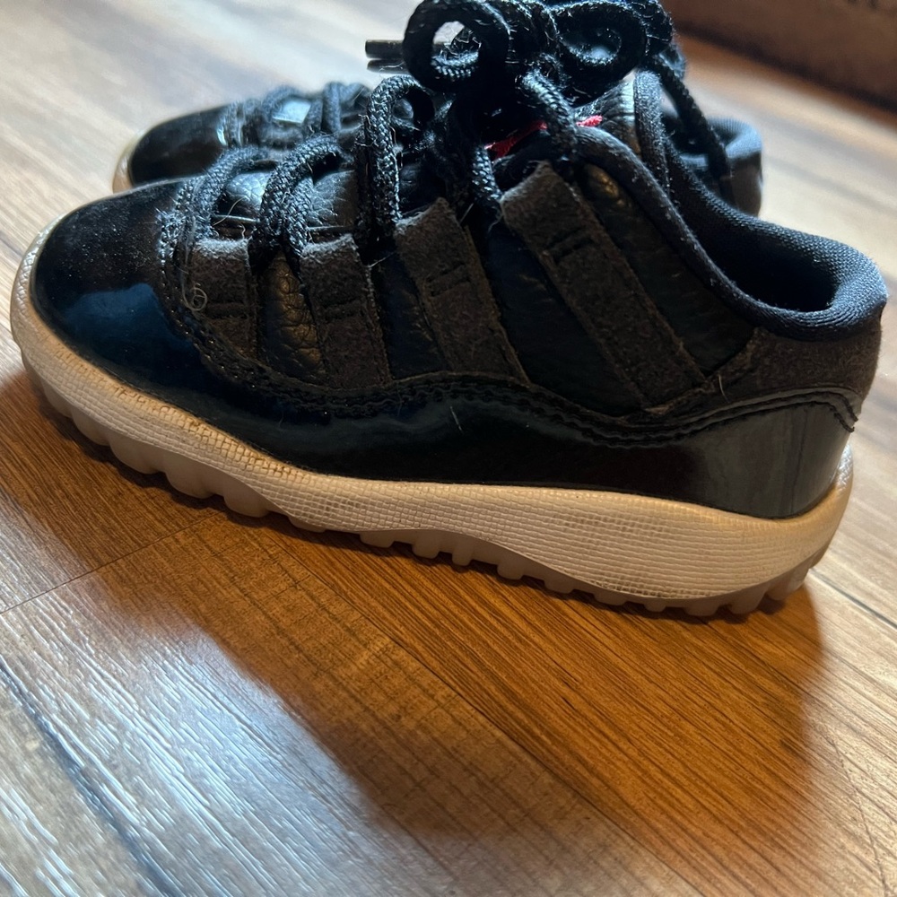 Jordan Retro Low